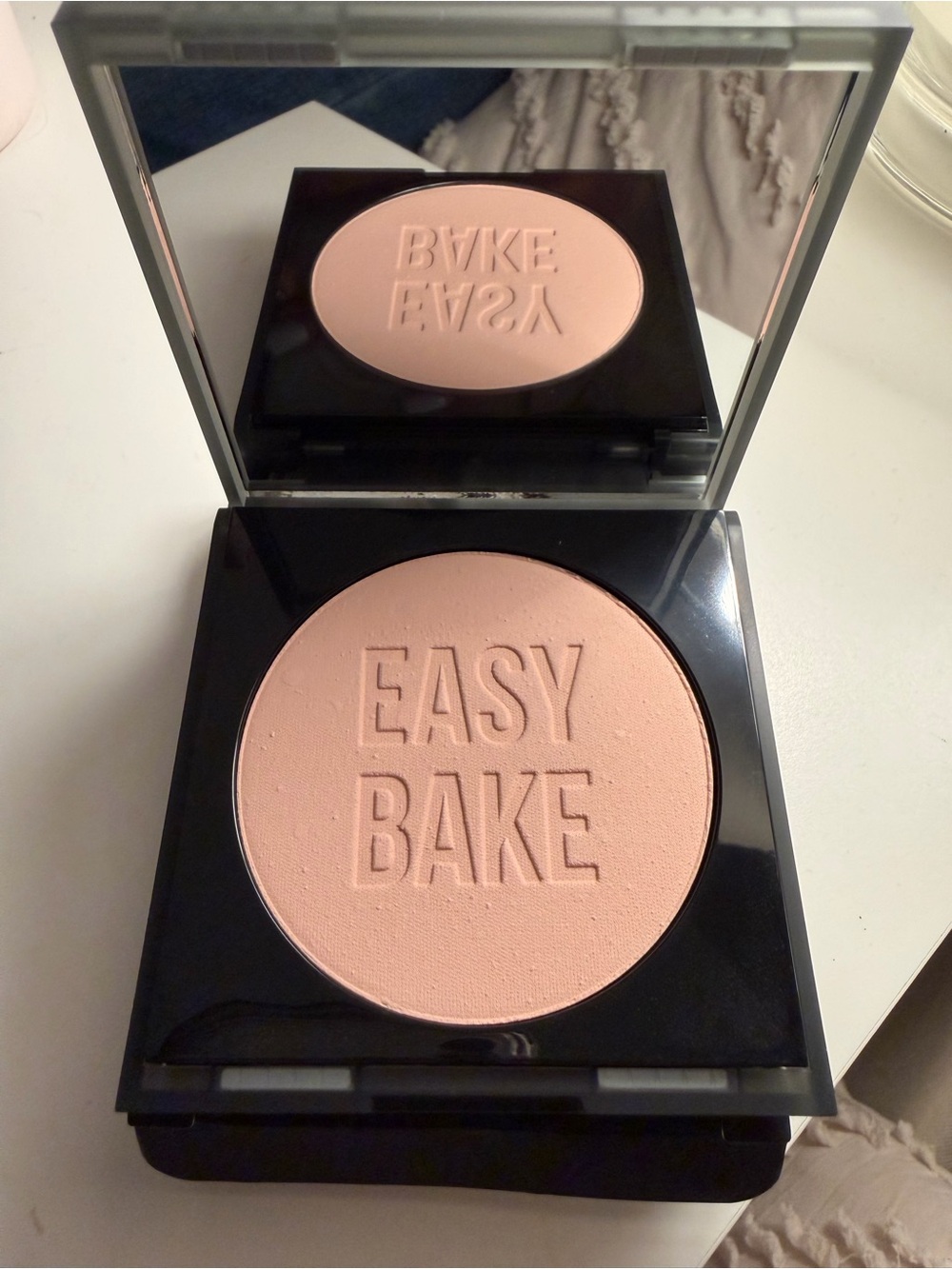 HUDA BEAUTY Easy Bake Pressed Setting Powder - Light Pink